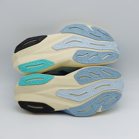 NEW New Balance Women's WIDE D FuelCell Rebel v4 Running Shoes WFCXCH4 - Picture 5 of 11